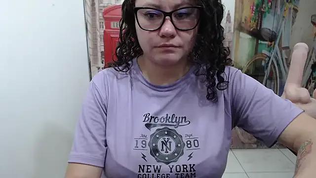 Freechat curly_greeneyed on StripChat