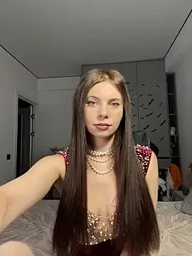 CurlyLara on StripChat