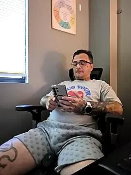 Freechat dadbod1178 on StripChat