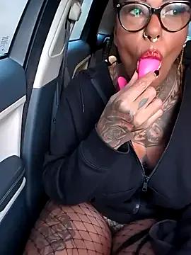 StripChat DarkDea is Freechat DarkDea — Dangerous Sloppy Blowjob In Public Park