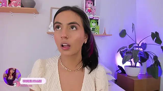 Freechat emily_bank on StripChat