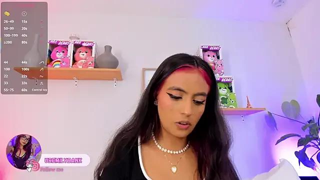 Freechat emily_bank on StripChat