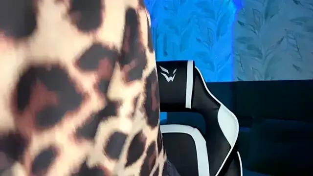 StripChat EvaPeace is Freechat EvaPeace — unbutton the bra and dance naked back