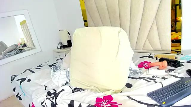 Freechat Evelonga_707 on StripChat