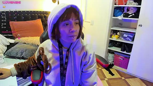 Freechat hey_noraly on StripChat