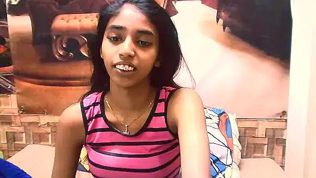 Freechat IndianSexySlender on StripChat