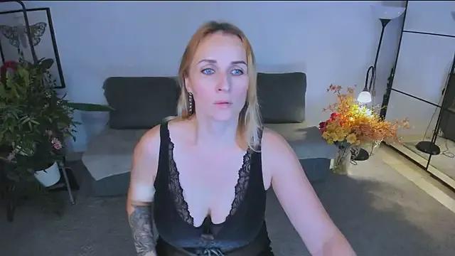 StripChat Karinella_x is Freechat Karinella_x — I'll show you my pussy in all its glory