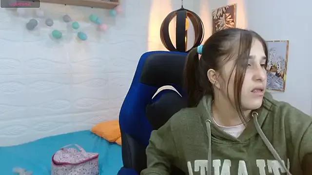 Freechat karlarousex on StripChat