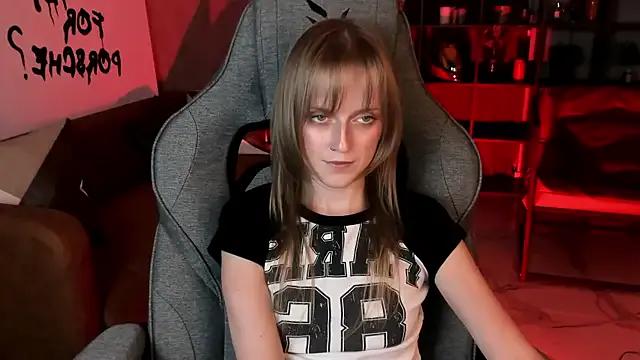 Freechat KiraMontoya on StripChat