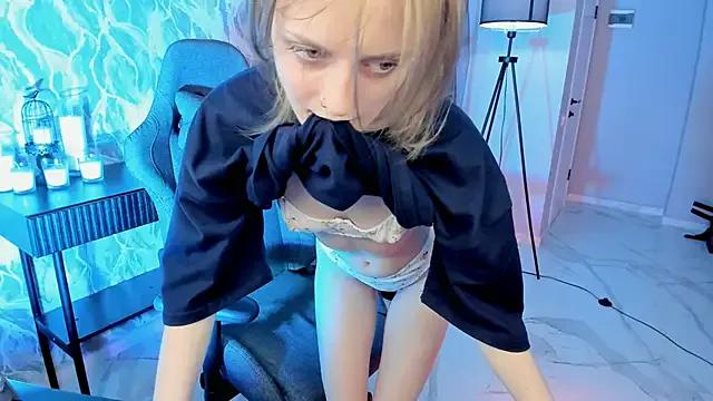 Freechat KiraMontoya on StripChat