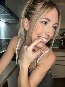 Freechat lola_tentatiion on StripChat