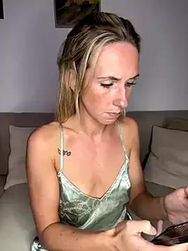 Freechat lola_tentatiion on StripChat