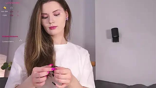 Freechat LoraDevon on StripChat