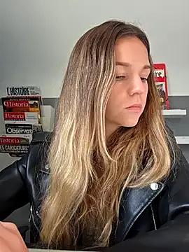 lucie_mehott on StripChat