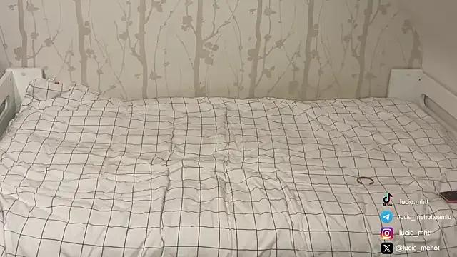 lucie_mehott on StripChat