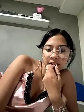 Freechat lynn9000 on StripChat