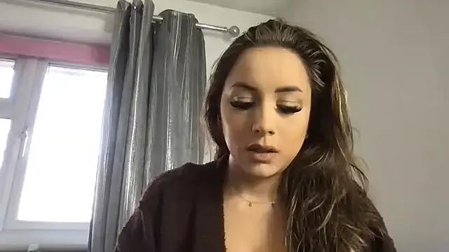 StripChat LyraLure is Freechat LyraLure — Boob Flash