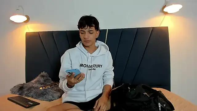 Freechat maicol_cum23 on StripChat