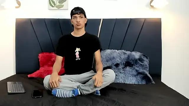 Freechat maicol_cum23 on StripChat