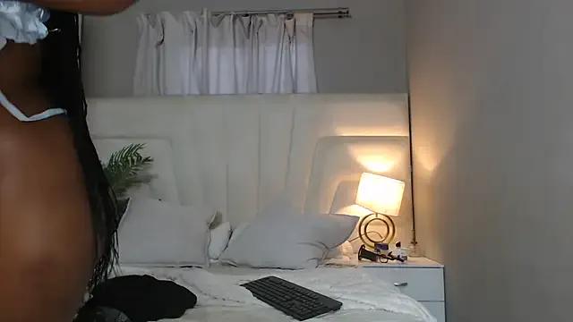 Group naughtyblackdolie on StripChat