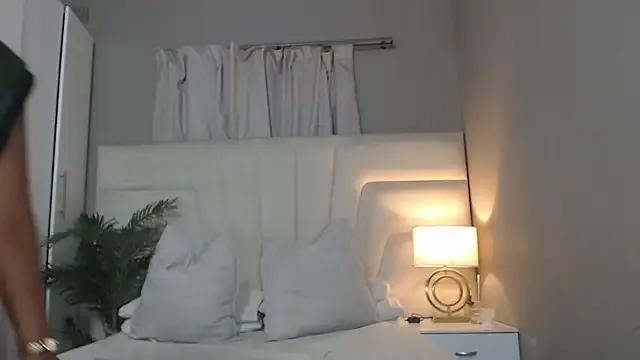 Group naughtyblackdolie on StripChat