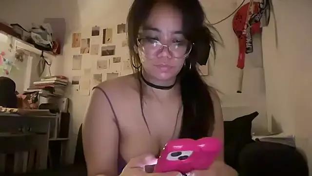 Freechat pinkyrosexx on StripChat