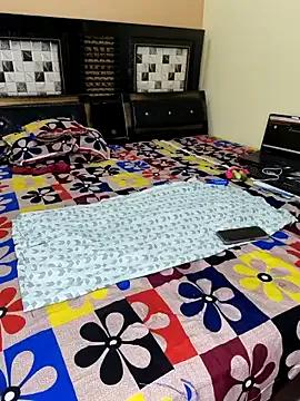 PRIYA_22 on StripChat