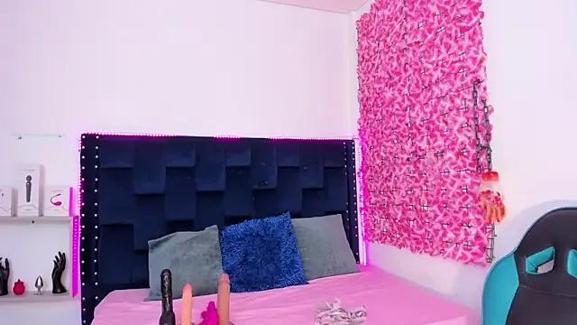 SaraApril_1 on StripChat