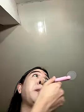 saracaball_ on StripChat