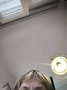 Freechat sarahpearlx on StripChat