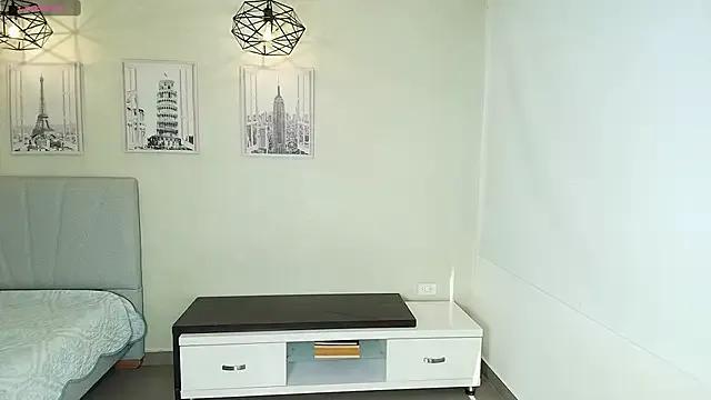 Sassy--Girl — MAKE ME CUM