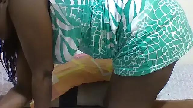 Freechat sweetelle09 on StripChat