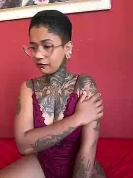 Freechat xbigpeach on StripChat