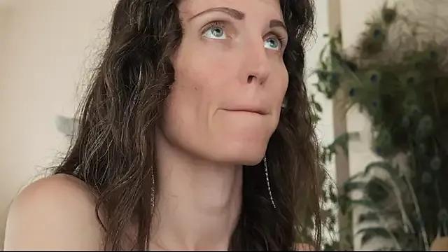 Freechat yulladao on StripChat